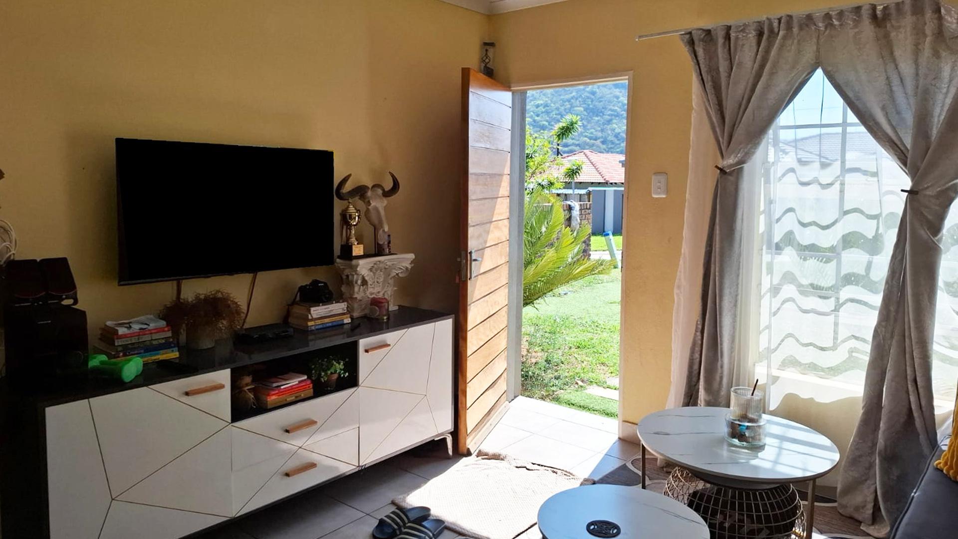 Lounges of property in Karino