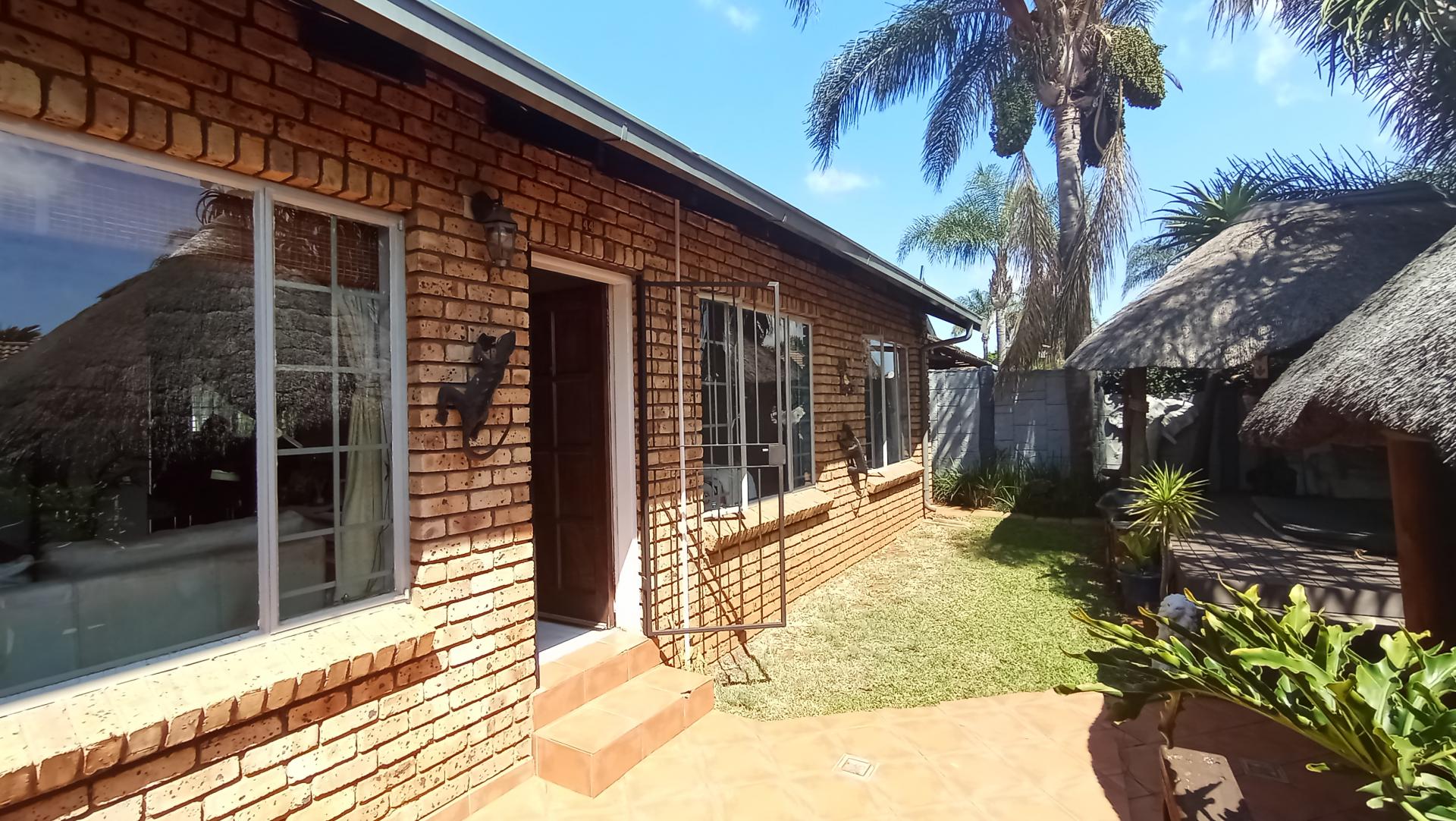 Front View of property in Rooihuiskraal North
