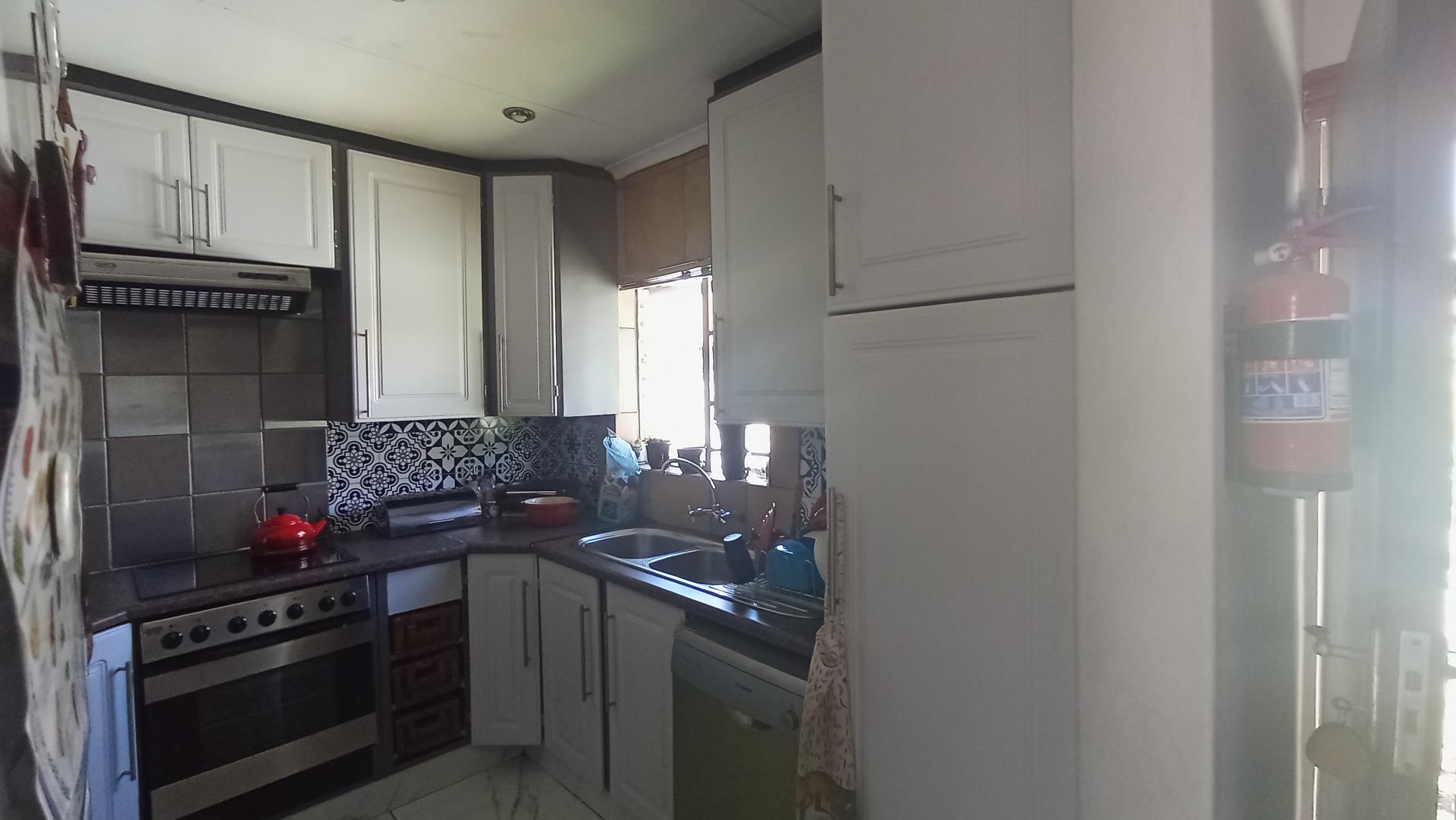 Kitchen - 12 square meters of property in Rooihuiskraal North