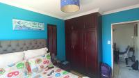 Bed Room 1 - 10 square meters of property in Rooihuiskraal North