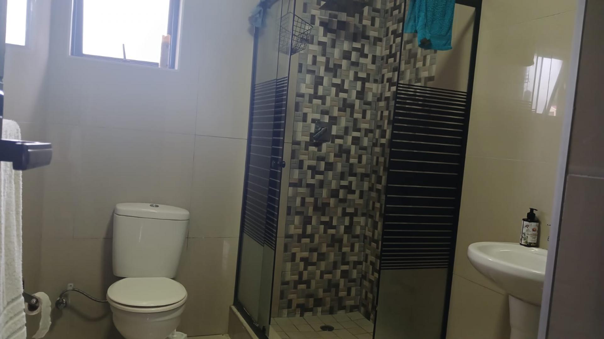 Bathroom 1 of property in Morningside - DBN
