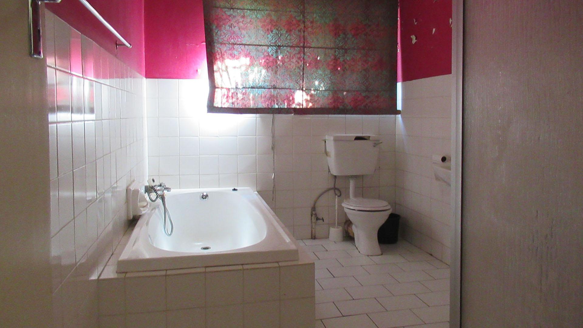 Bathroom 1 - 8 square meters of property in Ferndale - JHB