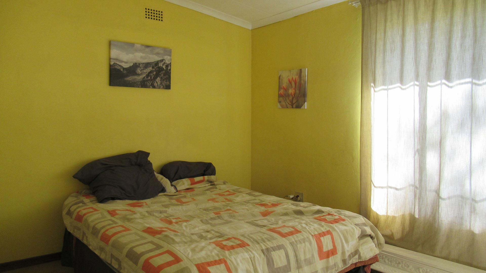 Bed Room 1 - 13 square meters of property in Ferndale - JHB