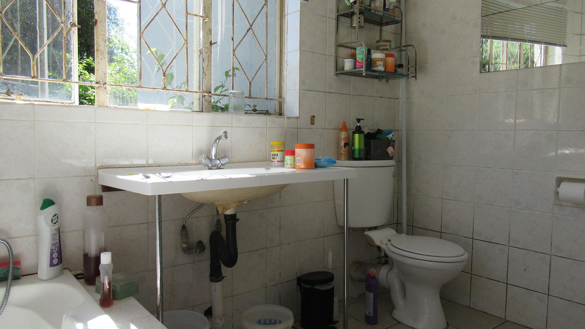 Flatlet - 40 square meters of property in Ferndale - JHB