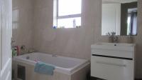 Bathroom 1 - 7 square meters of property in Ferndale - JHB