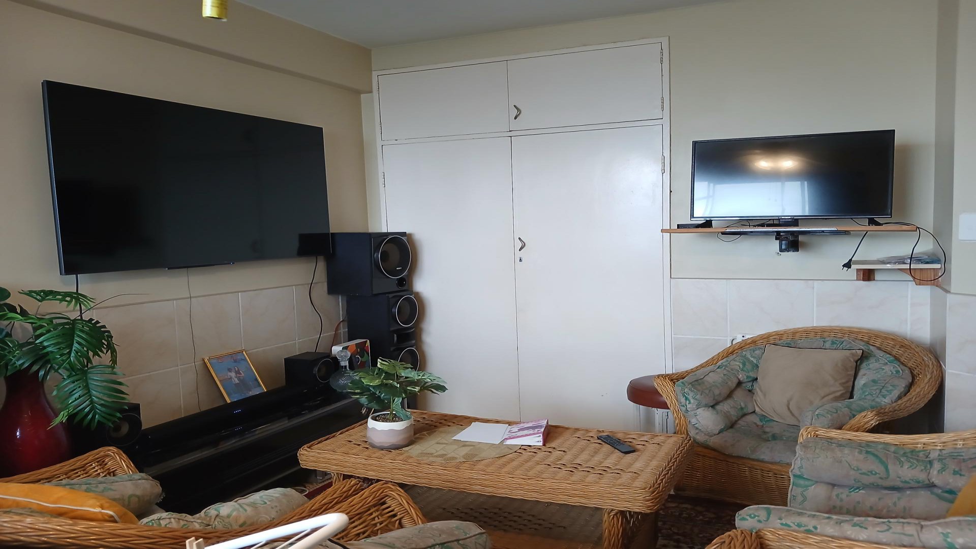 Lounges of property in Amanzimtoti 