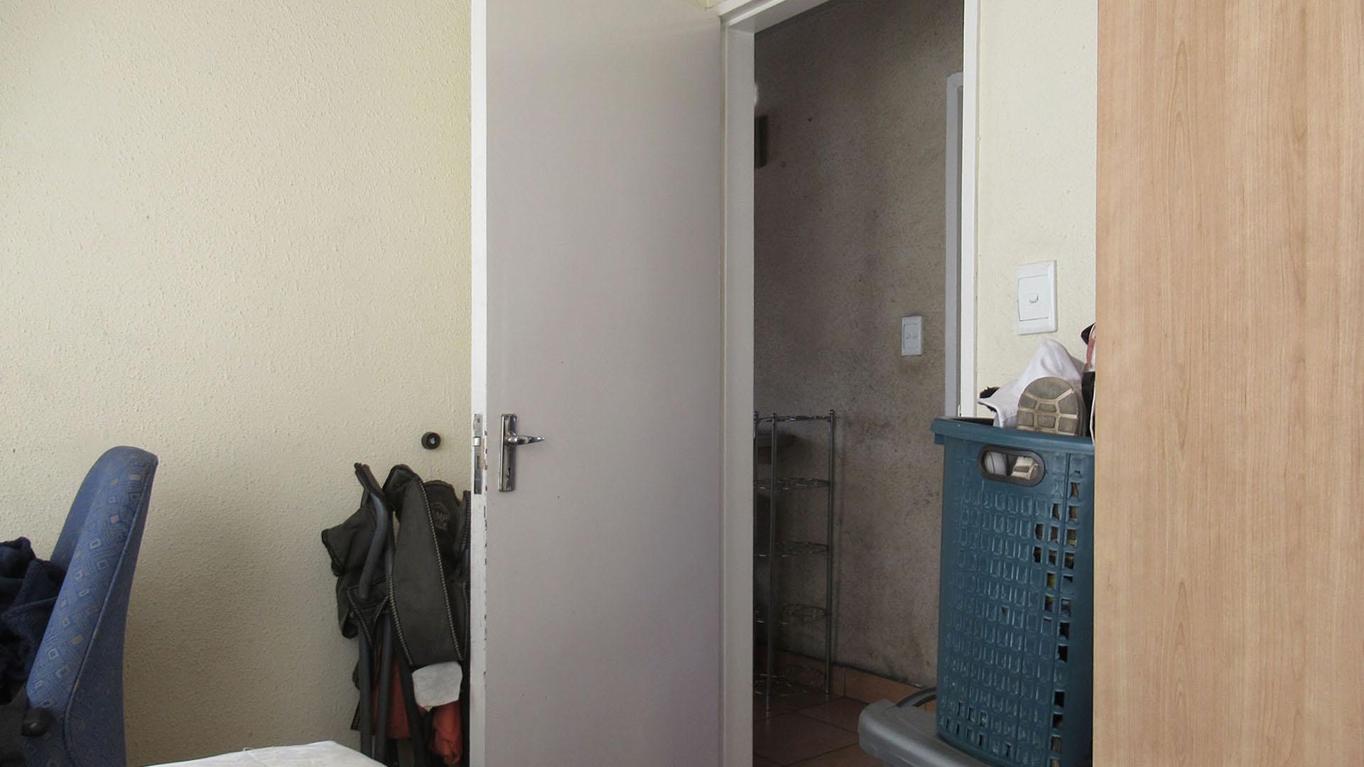 Bed Room 2 - 8 square meters of property in Terenure
