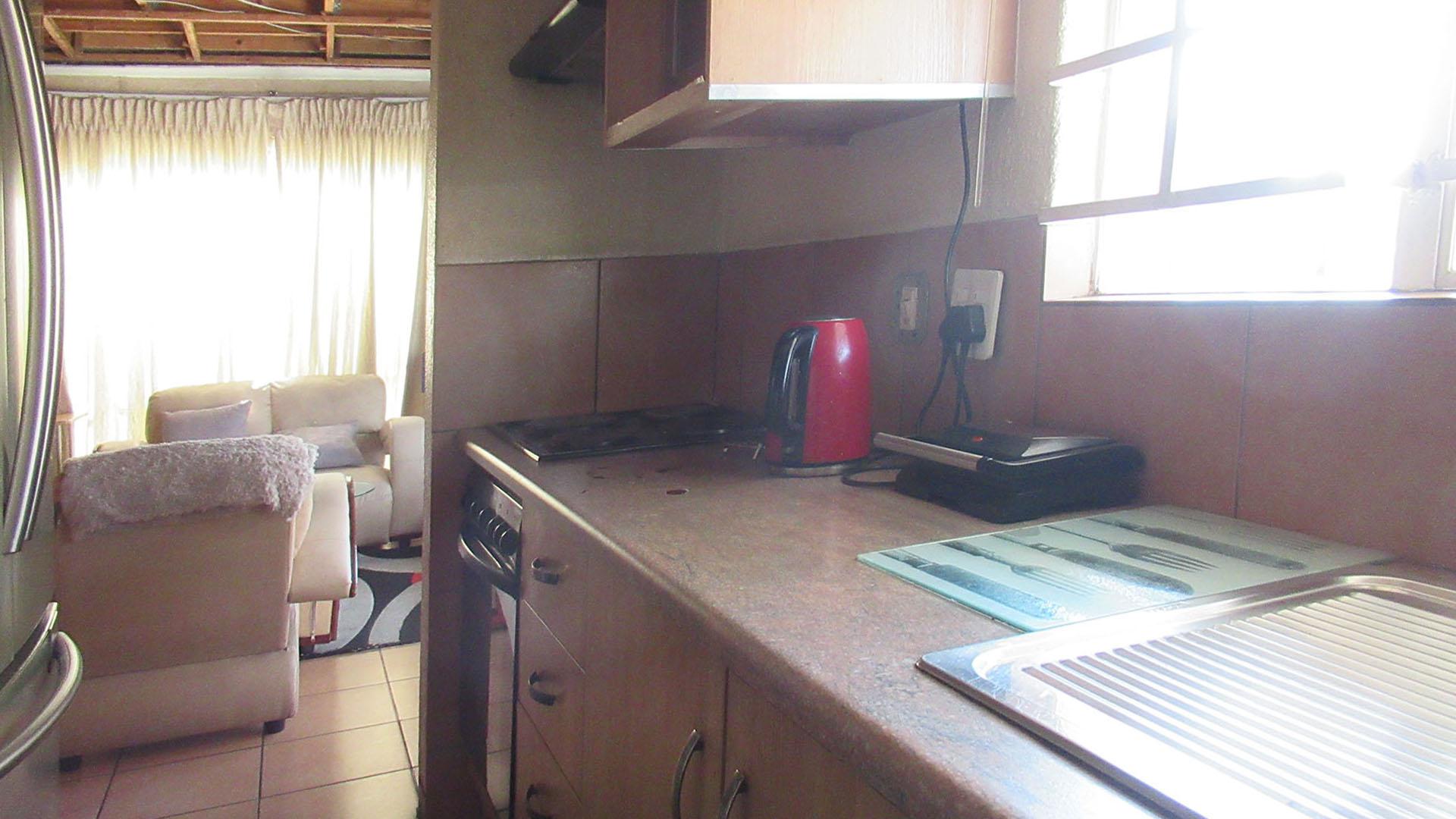 Kitchen - 8 square meters of property in Terenure