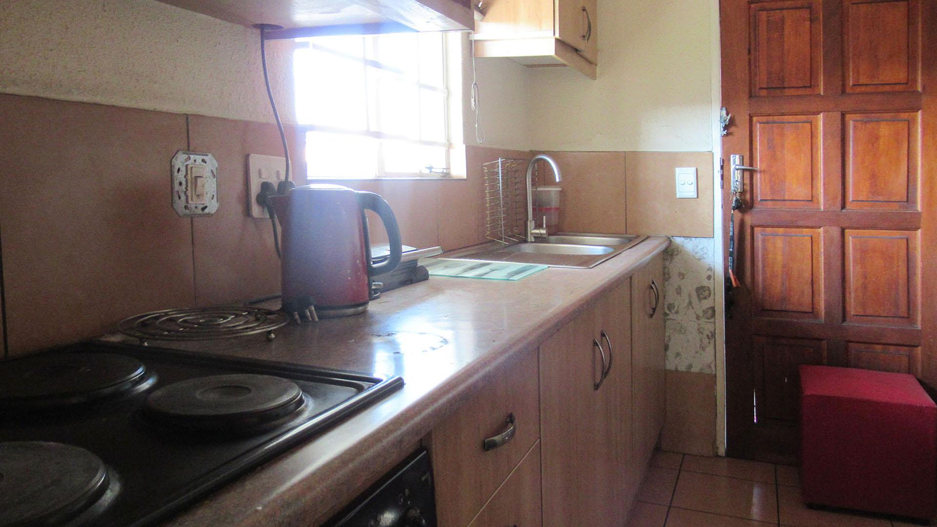 Kitchen - 8 square meters of property in Terenure