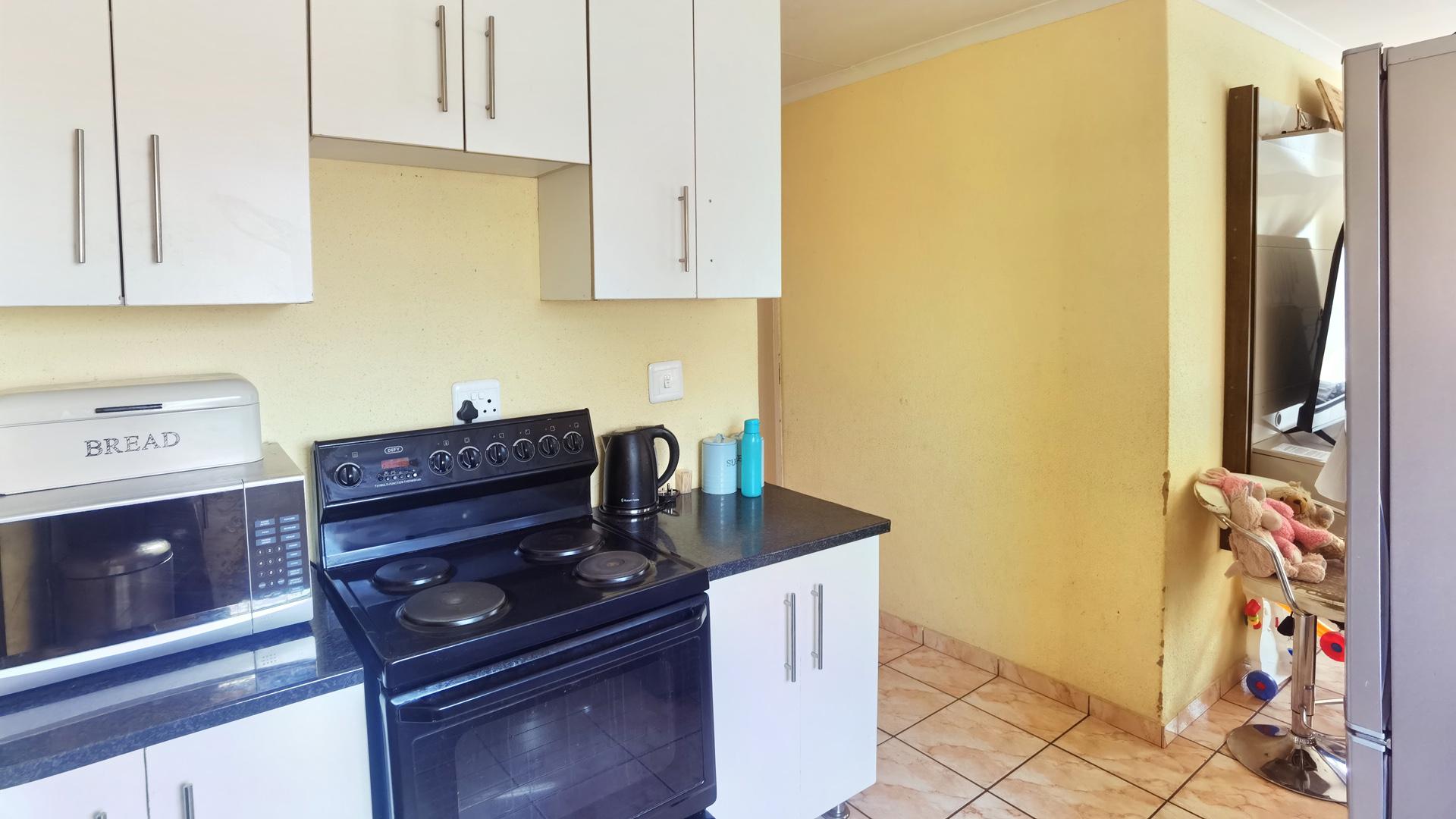 Kitchen of property in Soshanguve East
