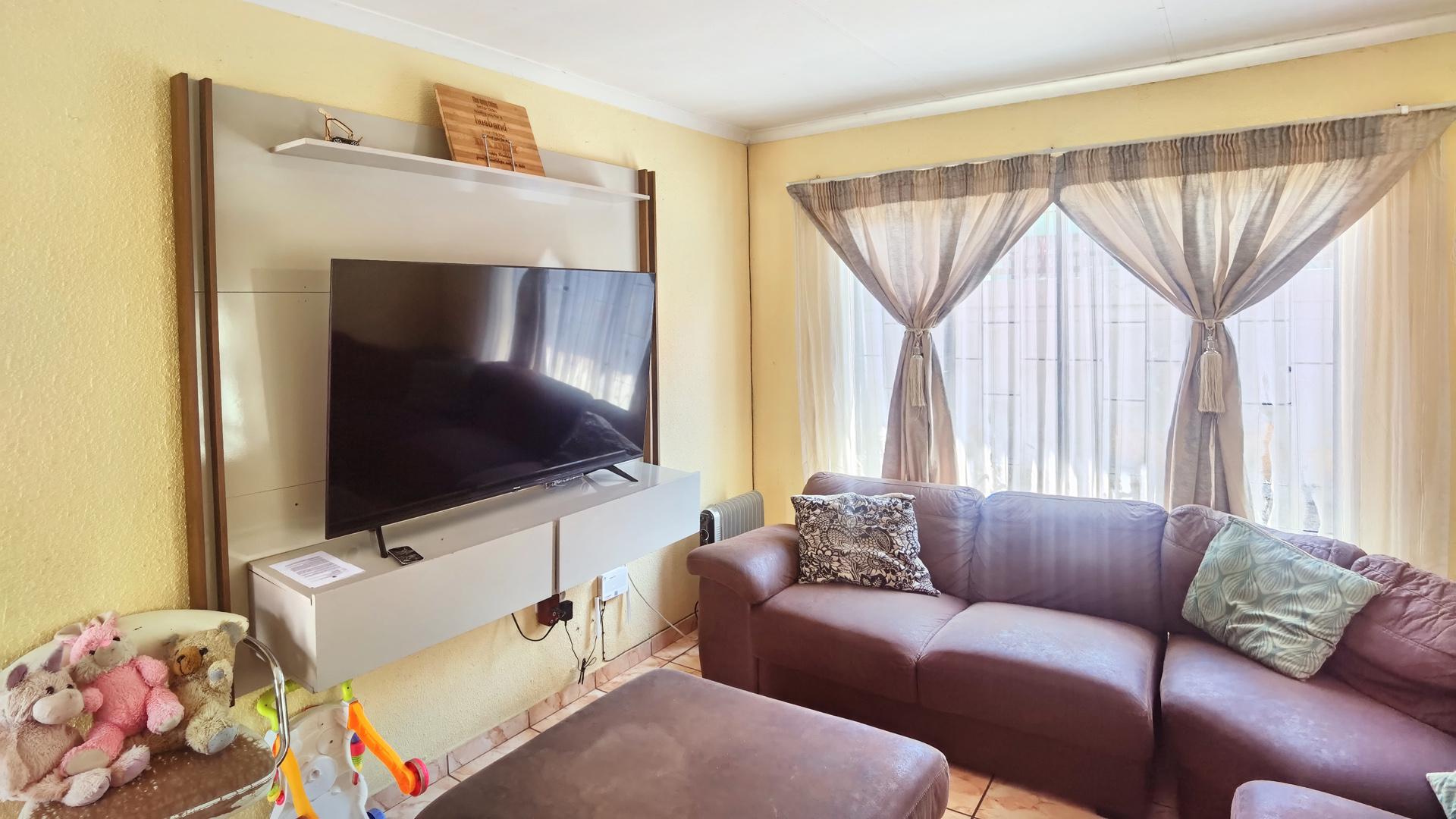 Lounges of property in Soshanguve East