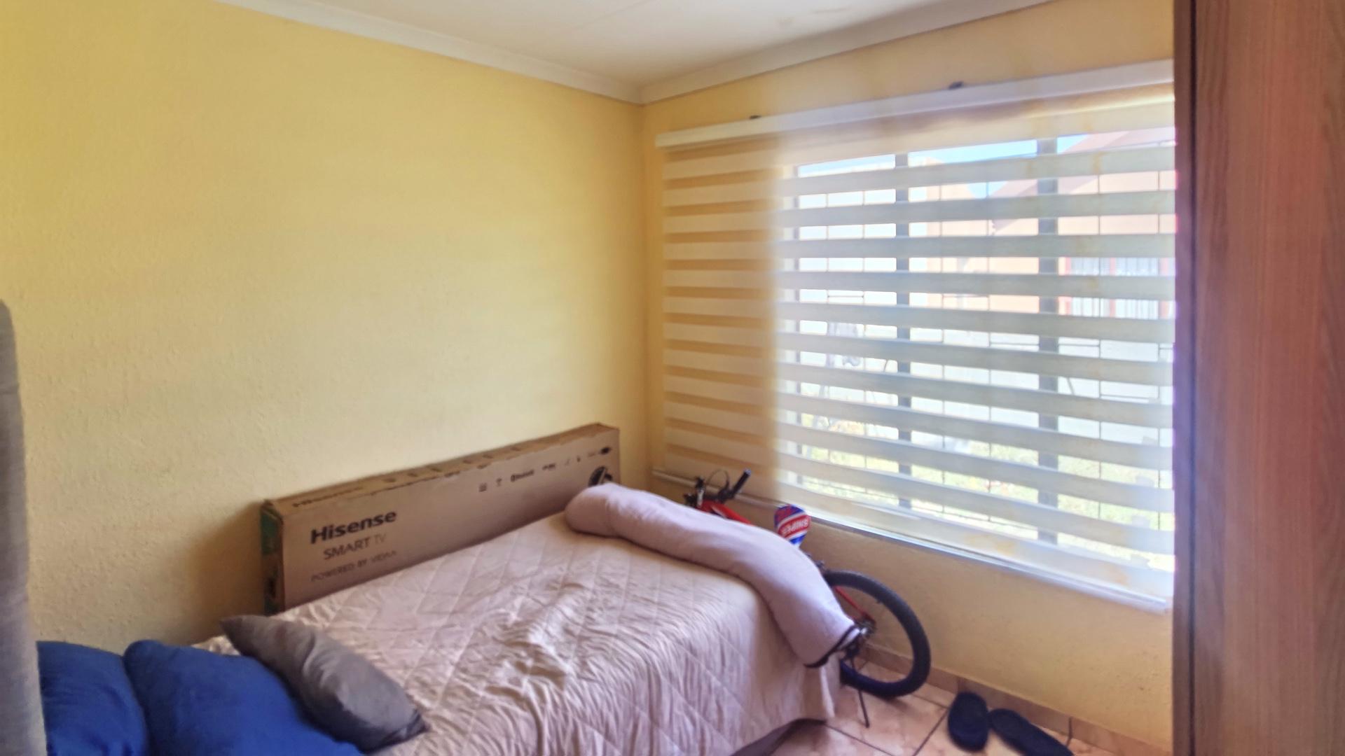 Bed Room 1 of property in Soshanguve East