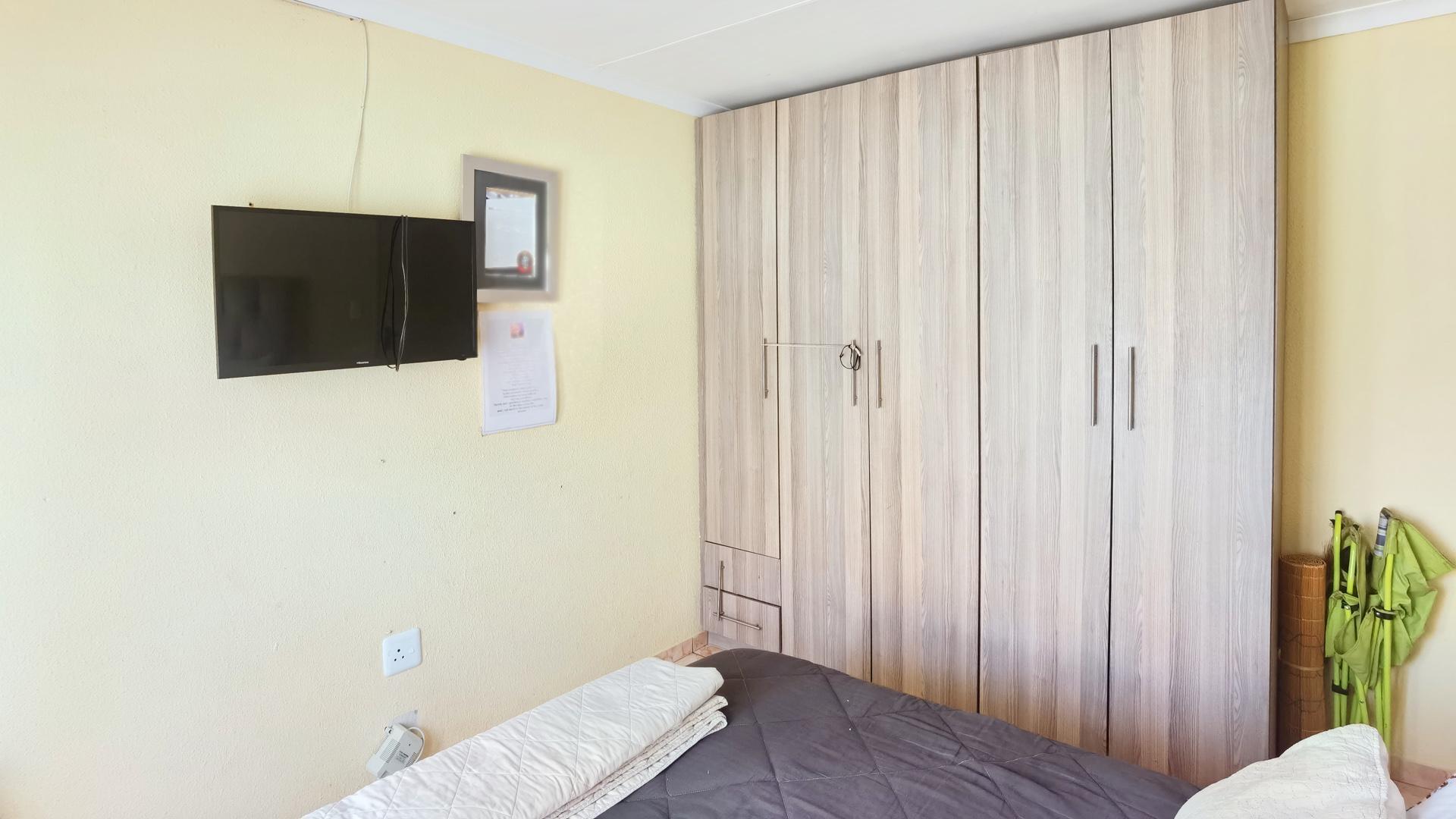 Bed Room 2 of property in Soshanguve East