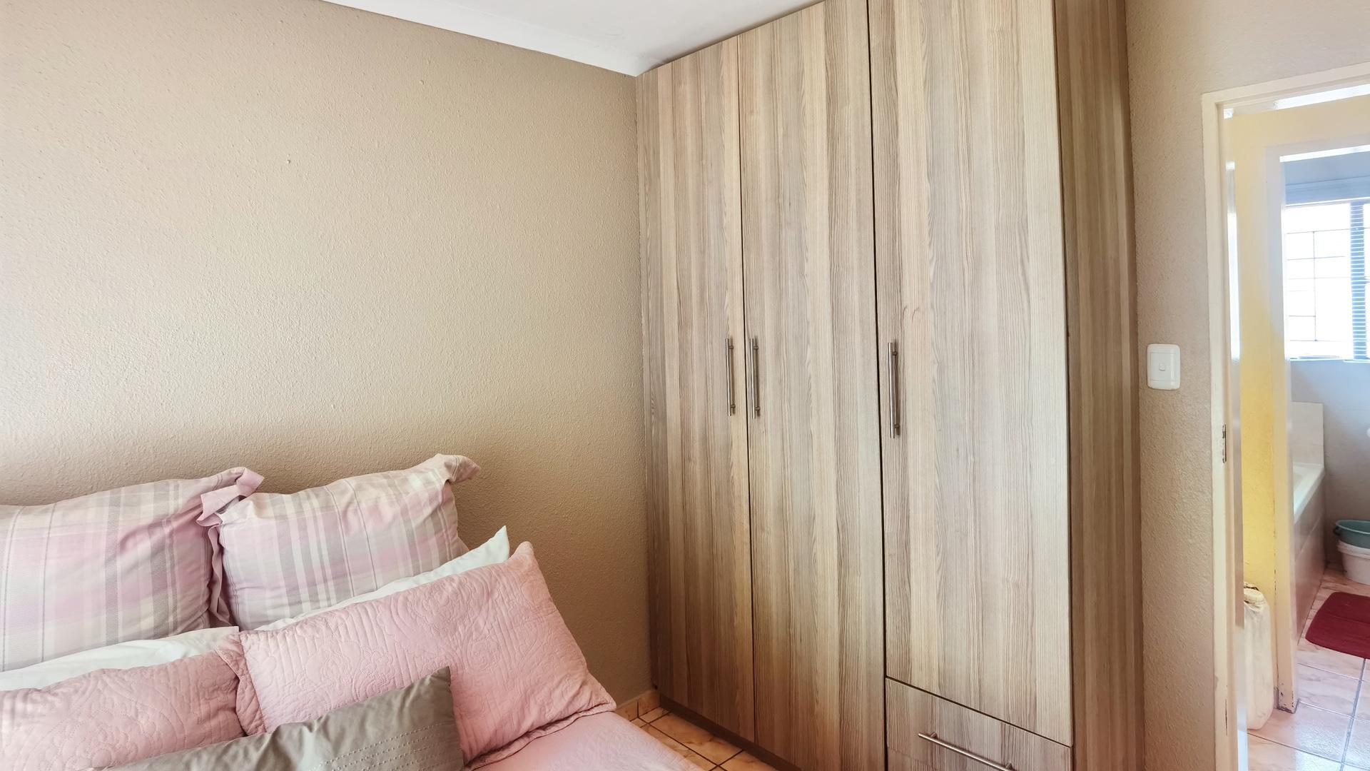 Bed Room 3 of property in Soshanguve East