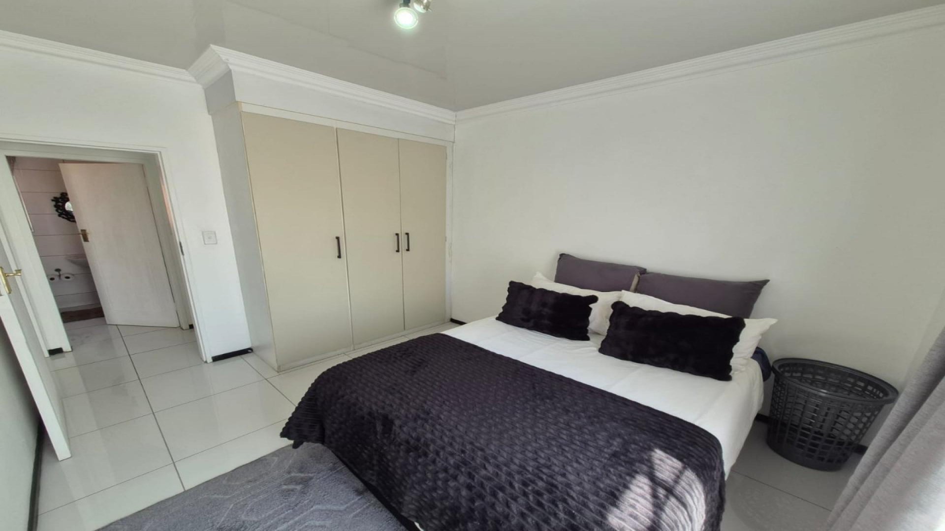 Bed Room 2 of property in Mooikloof Ridge