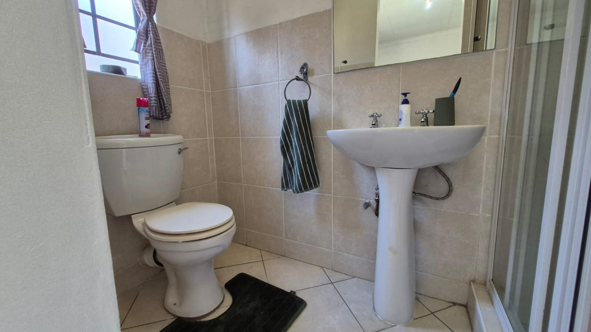 Staff Bathroom of property in Mooikloof Ridge