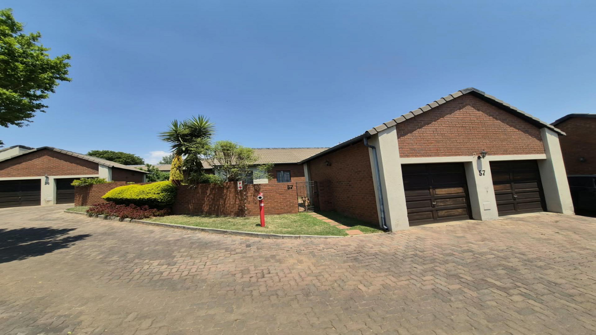 Front View of property in Mooikloof Ridge