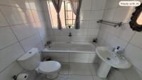Bathroom 1 of property in Mooikloof Ridge