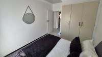 Bed Room 1 of property in Mooikloof Ridge