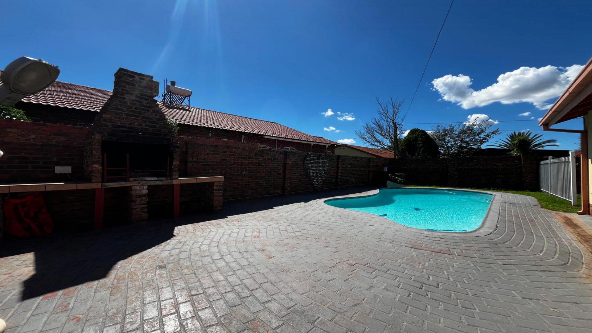 Swimming Pool of property in Kimberley