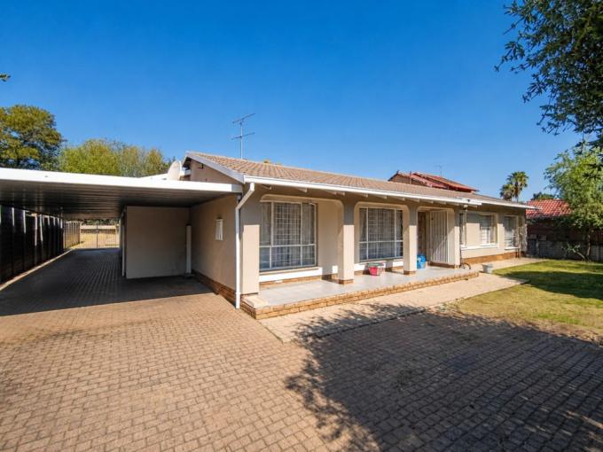 5 Bedroom House for Sale For Sale in Brackendowns - MR722706