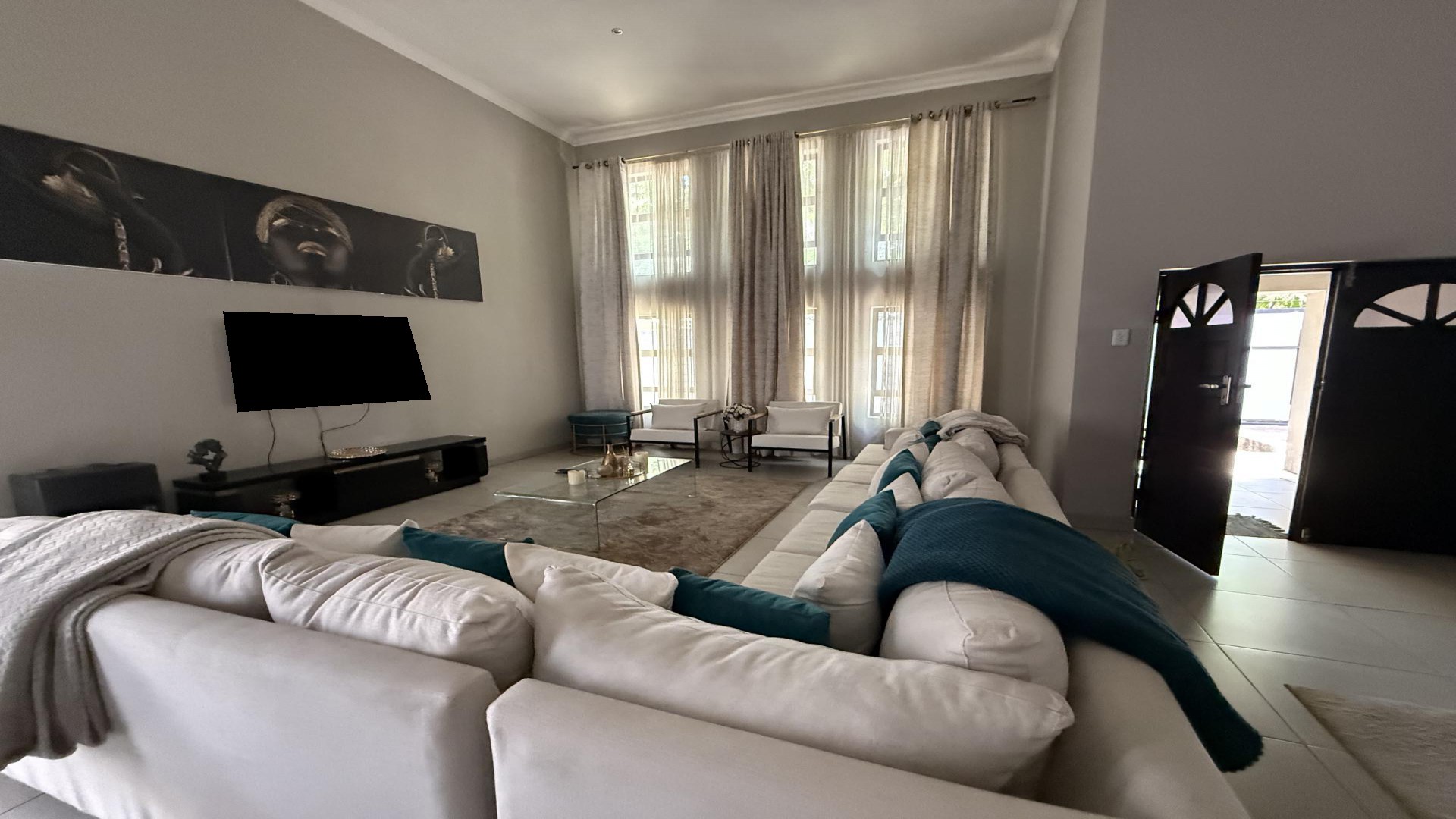 Lounges of property in Middelburg - MP