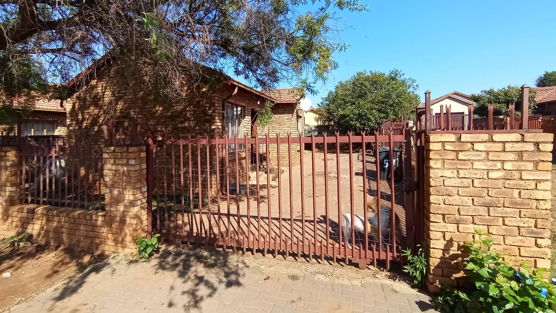 Front View of property in Philip Nel Park