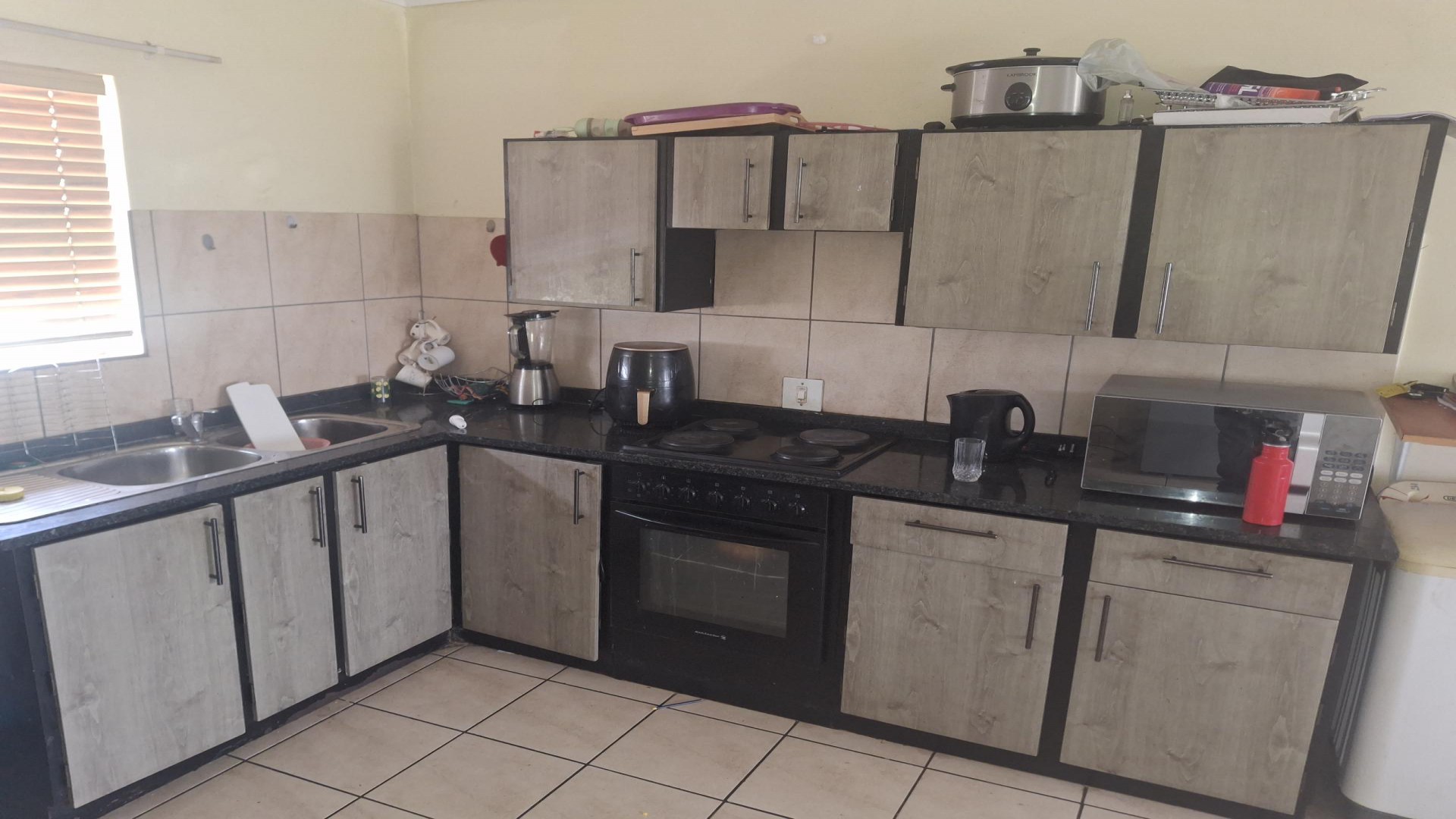 Kitchen of property in Ravenswood