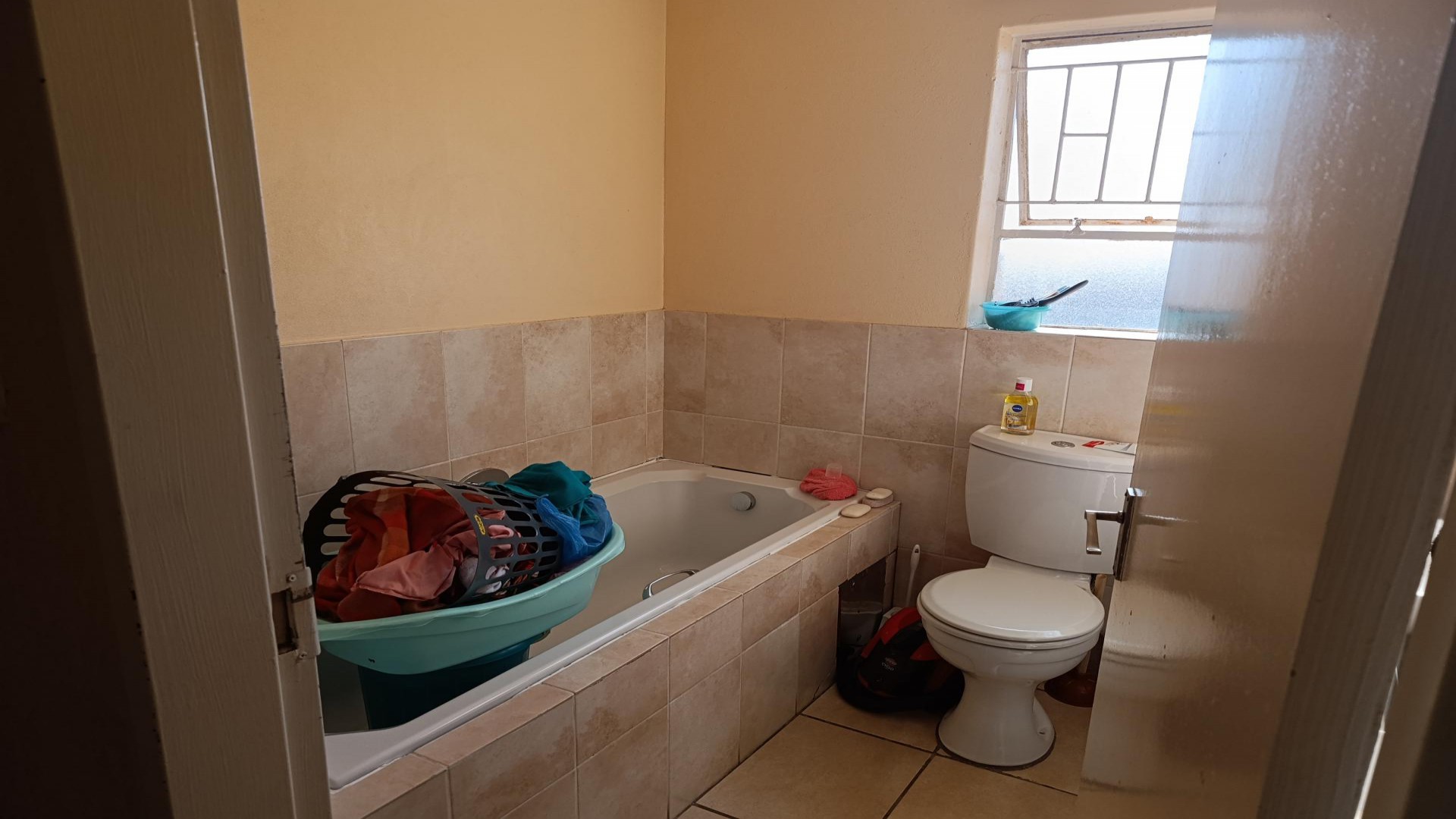 Bathroom 1 of property in Aeroton