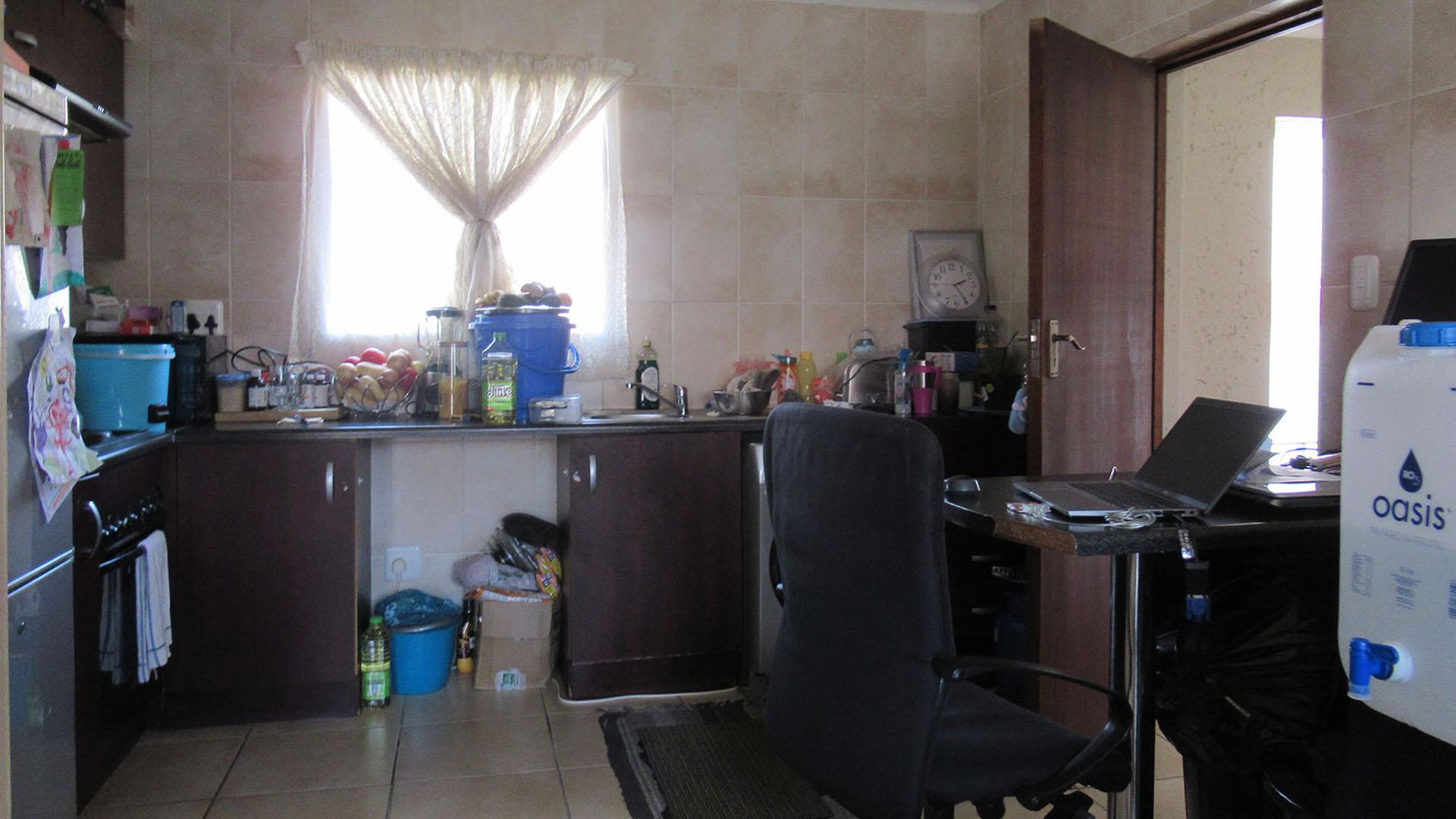 Kitchen - 9 square meters of property in Aeroton