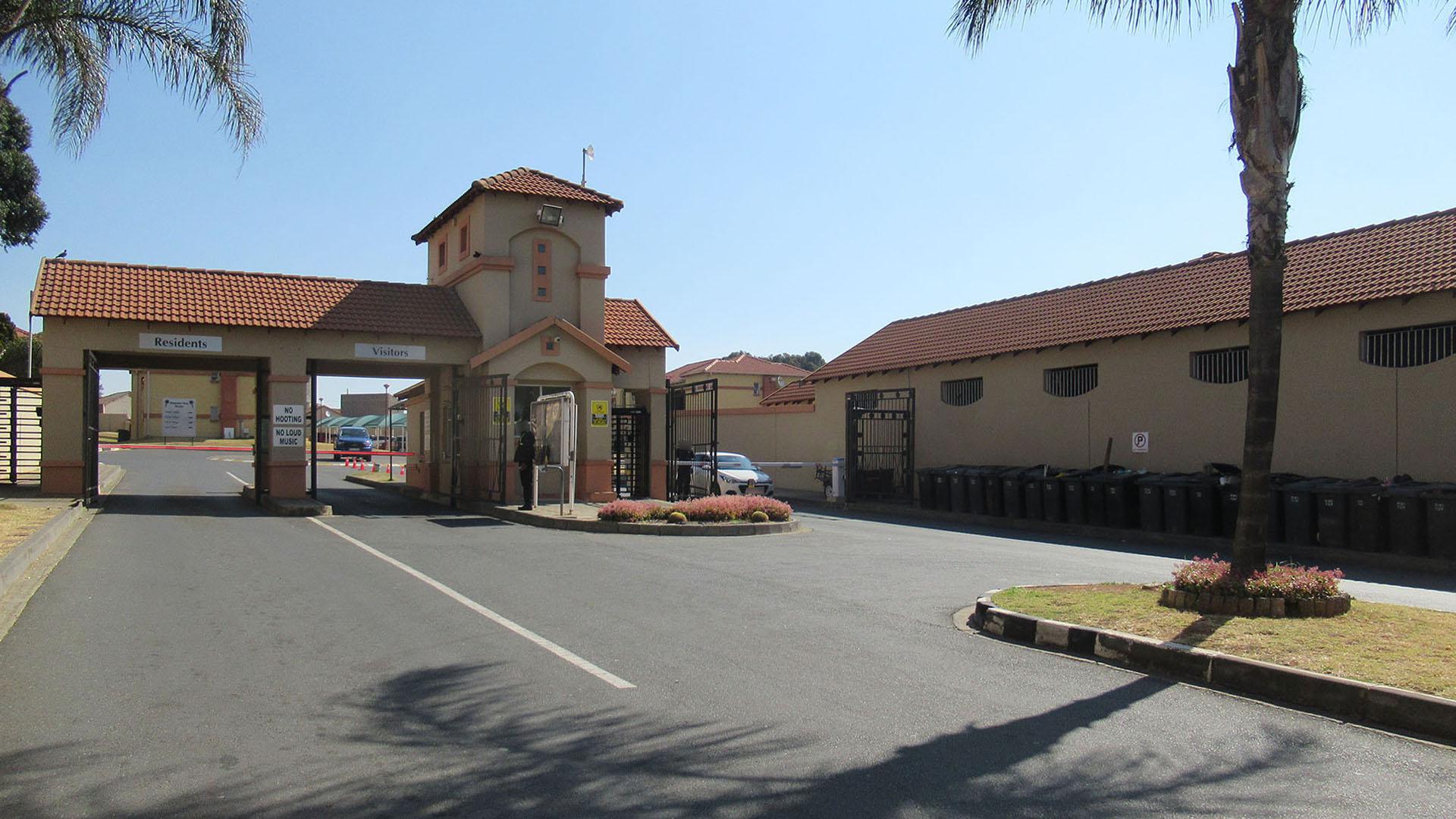 Front View of property in Aeroton