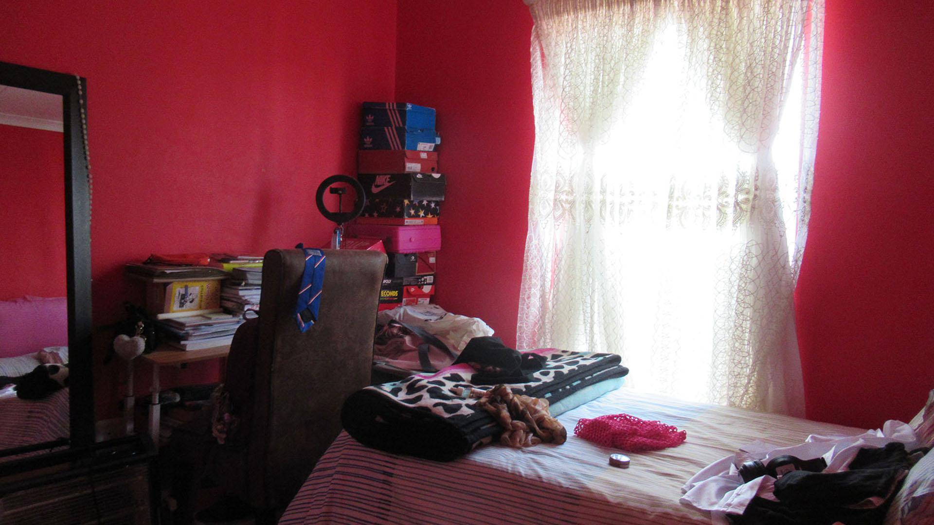 Bed Room 1 - 10 square meters of property in Aeroton