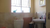 Main Bathroom - 6 square meters of property in Aeroton