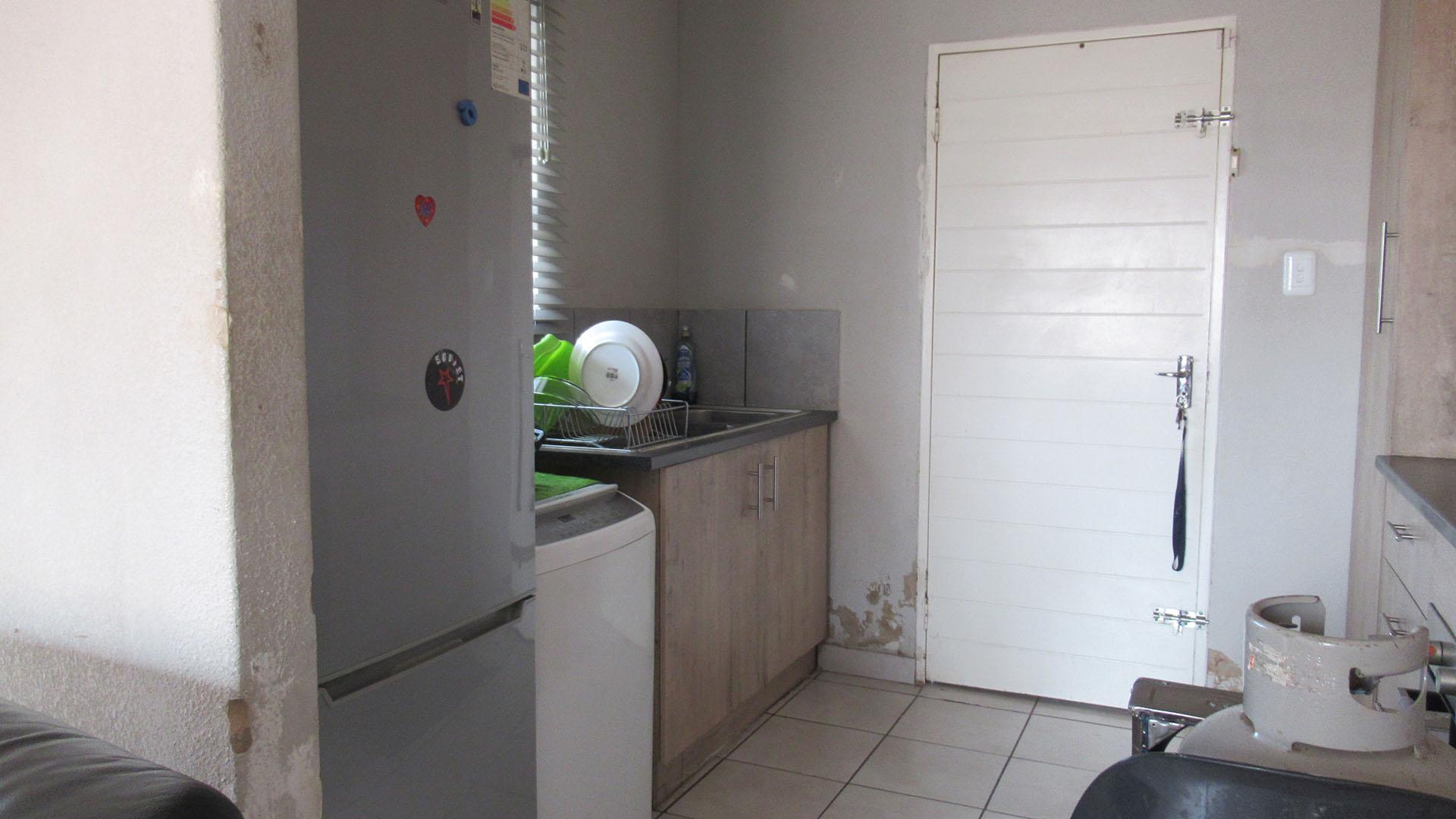 Kitchen - 8 square meters of property in Crystal Park