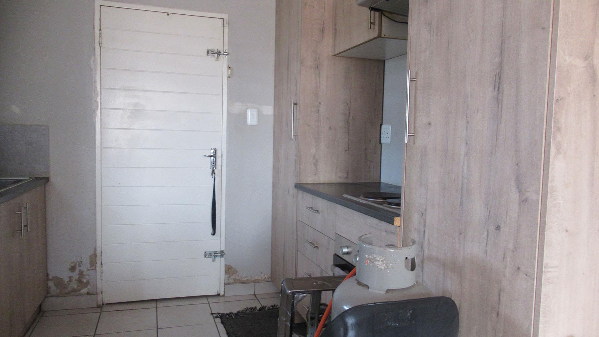 Kitchen - 8 square meters of property in Crystal Park