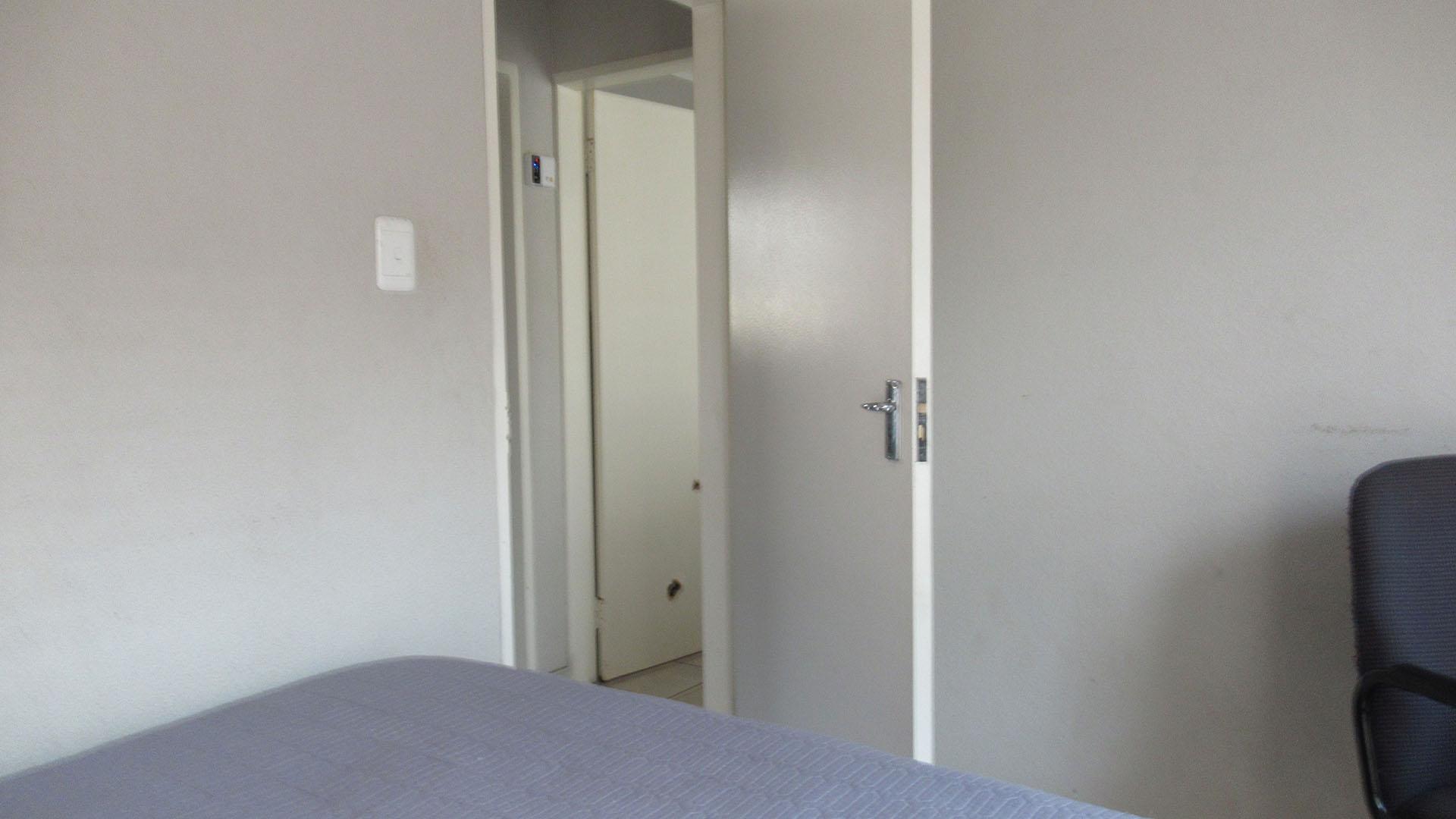 Bed Room 2 - 10 square meters of property in Crystal Park