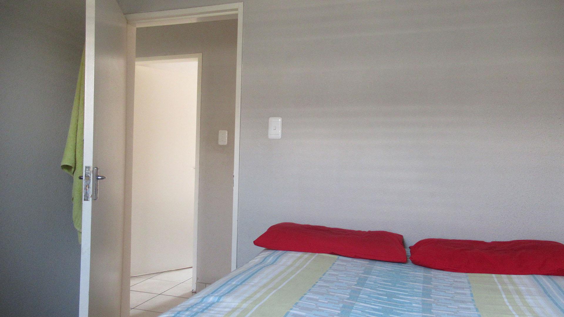 Bed Room 1 - 8 square meters of property in Crystal Park