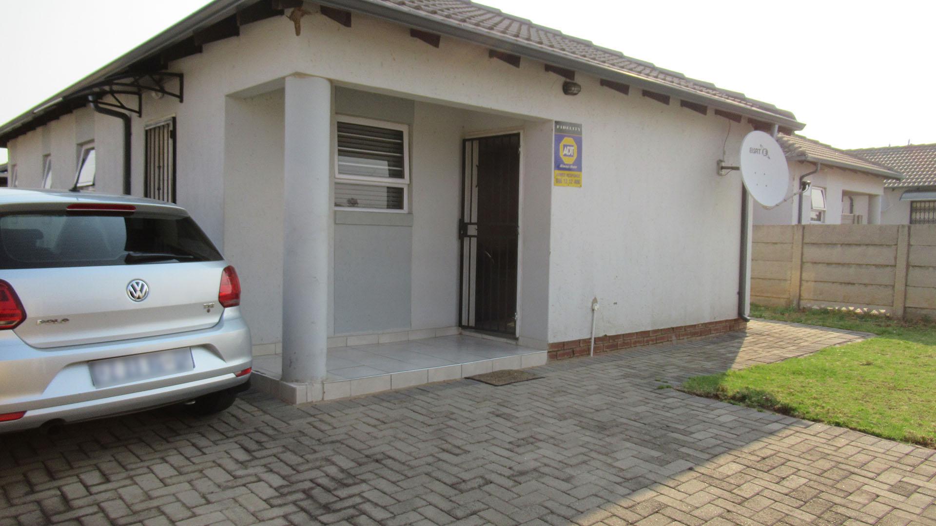 Front View of property in Crystal Park