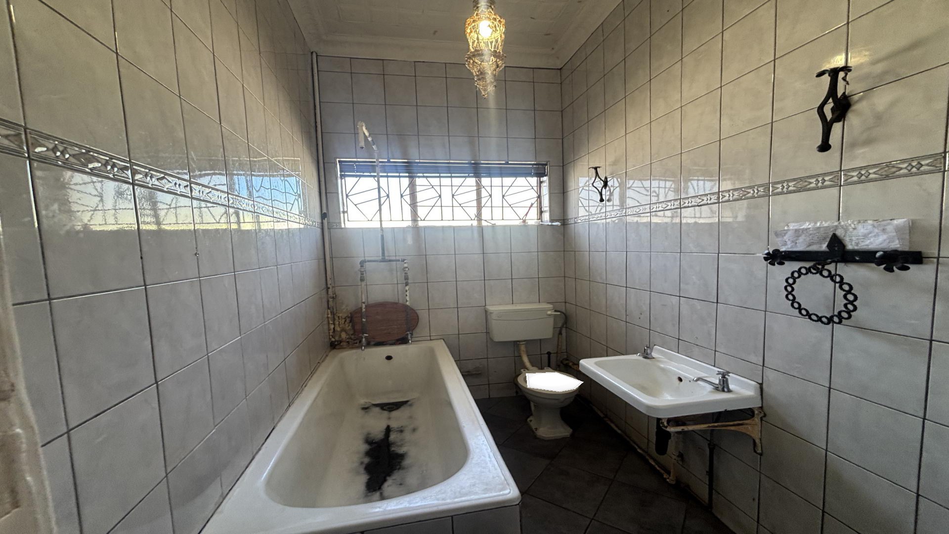 Bathroom 2 of property in Homelake
