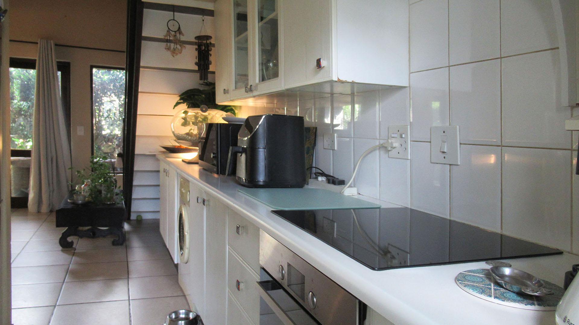Kitchen - 8 square meters of property in Jukskei Park