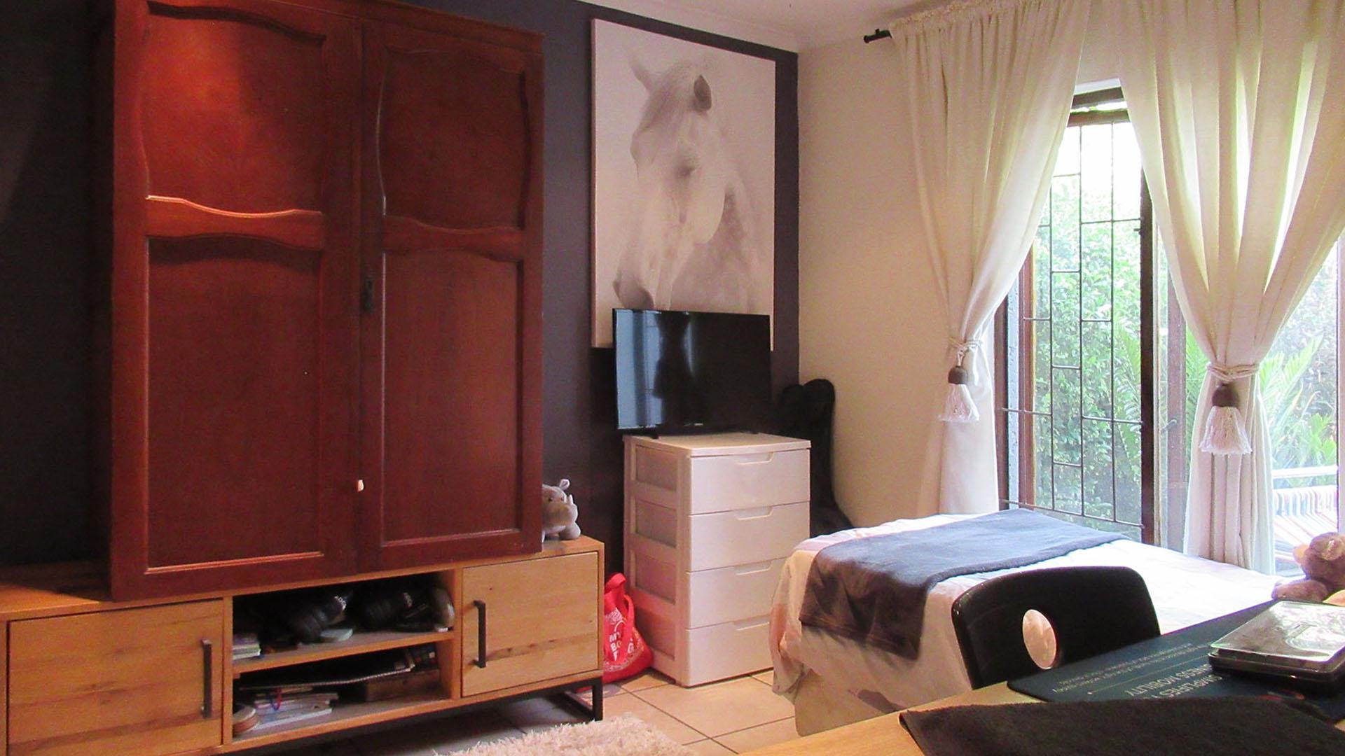 Bed Room 1 - 14 square meters of property in Jukskei Park