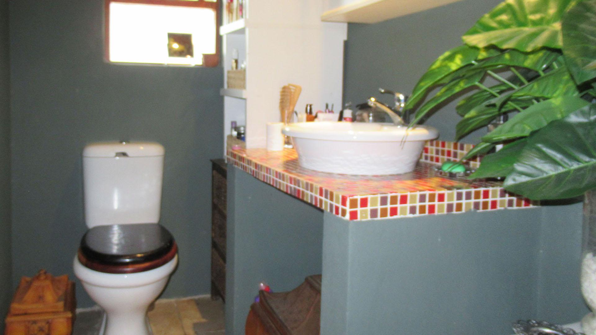Main Bathroom - 6 square meters of property in Jukskei Park