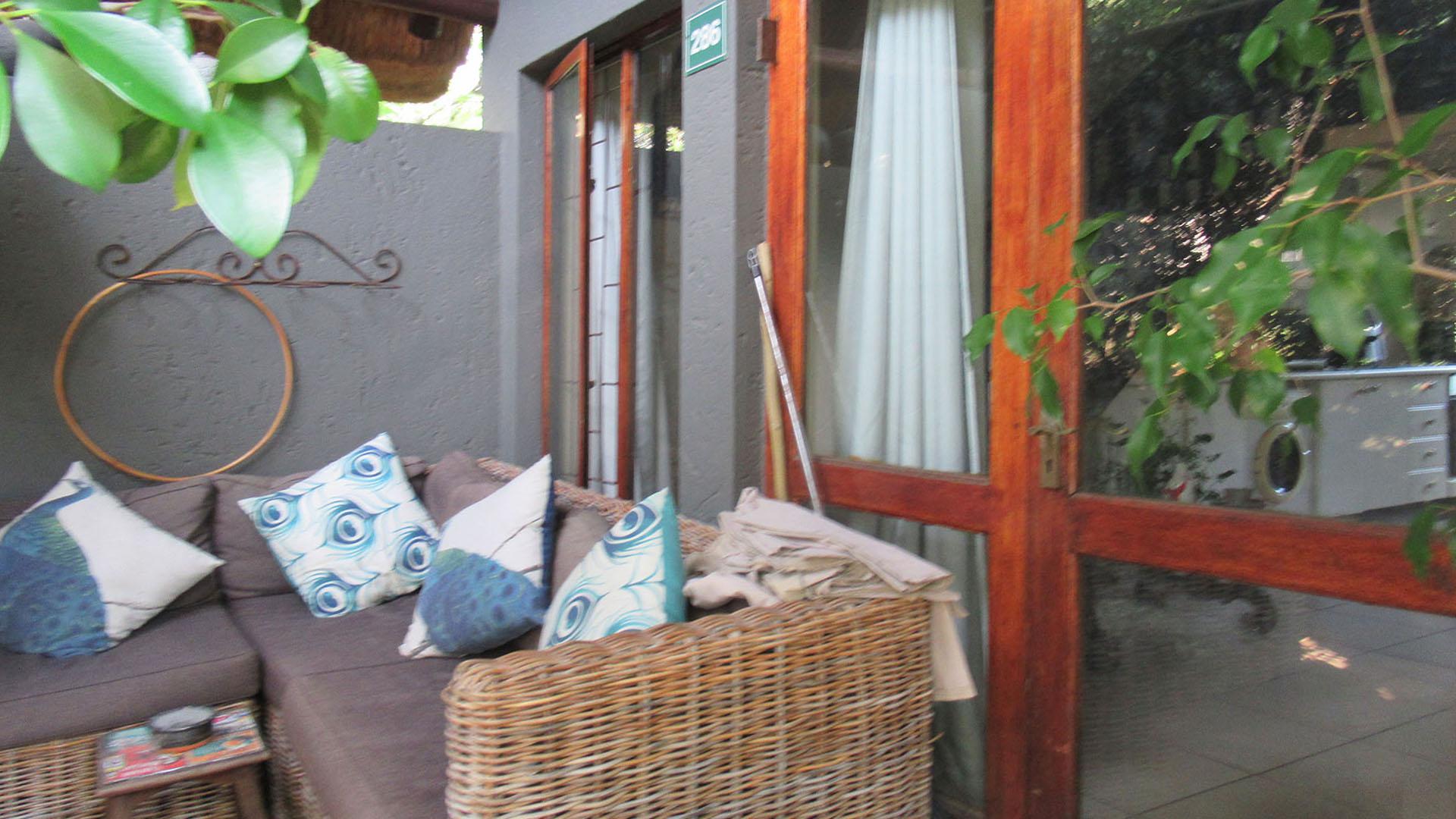 Patio - 10 square meters of property in Jukskei Park