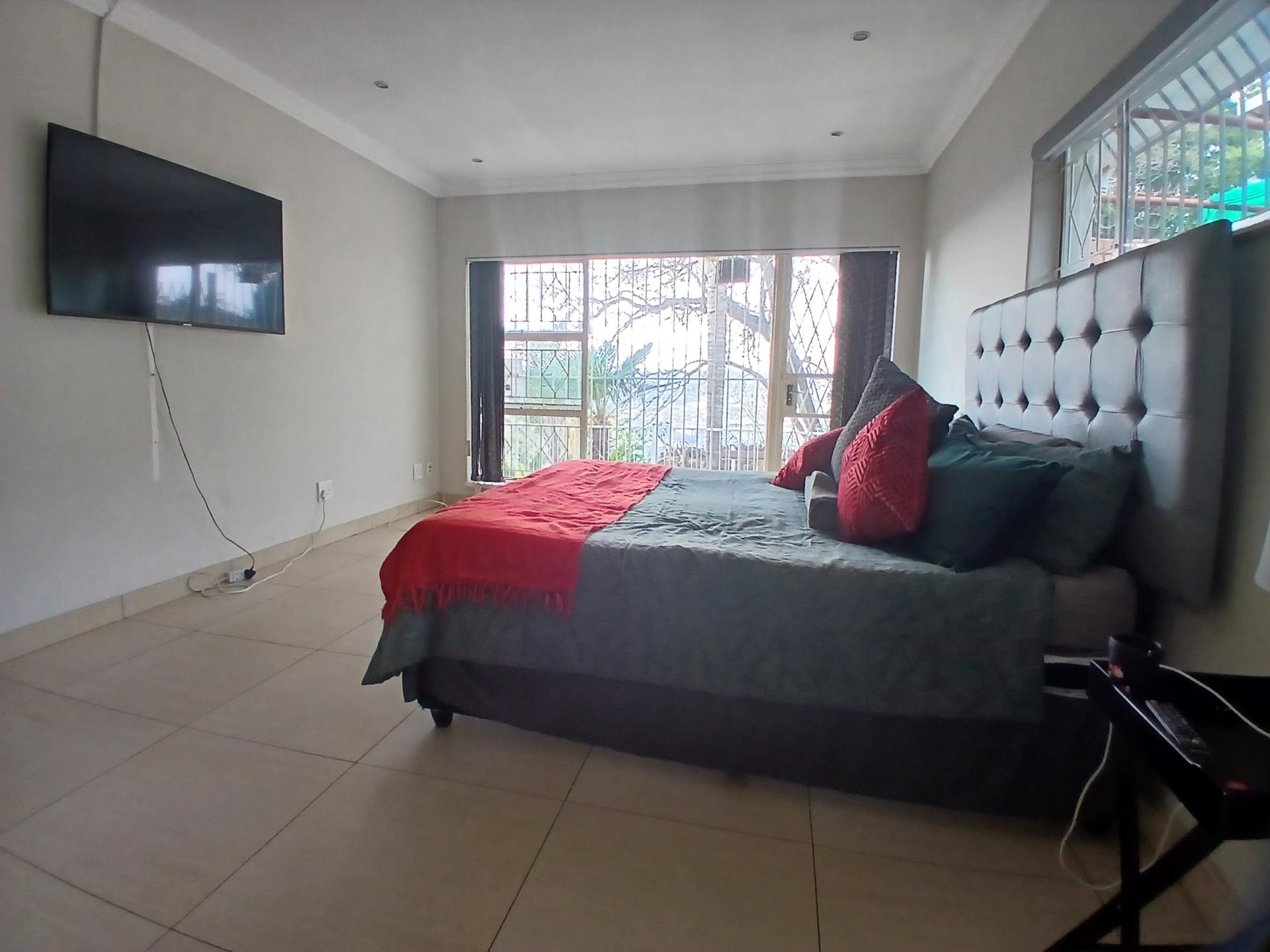  of property in Glenvista