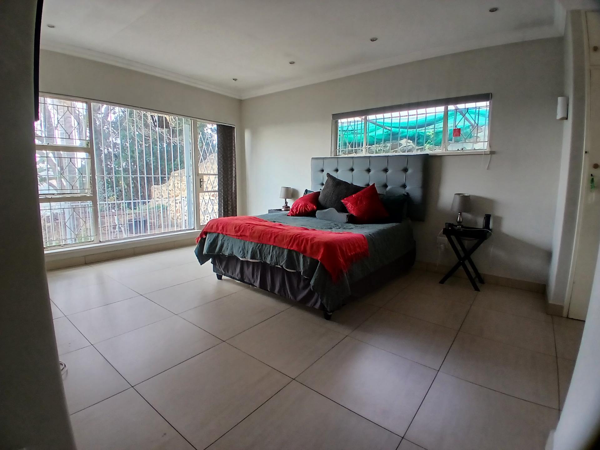 of property in Glenvista