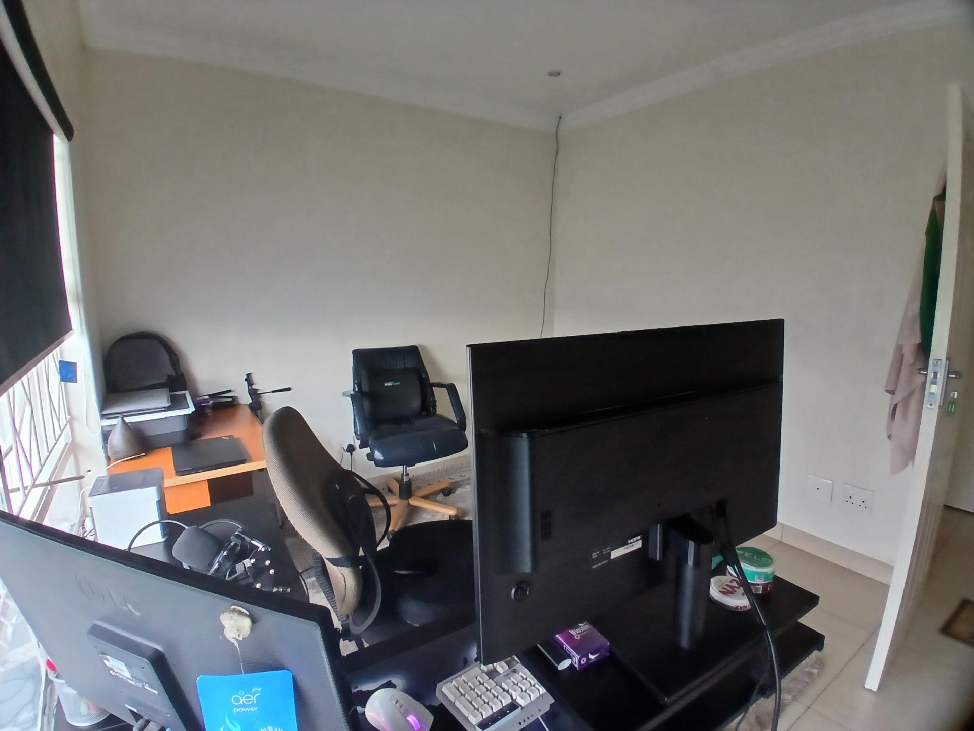  of property in Glenvista