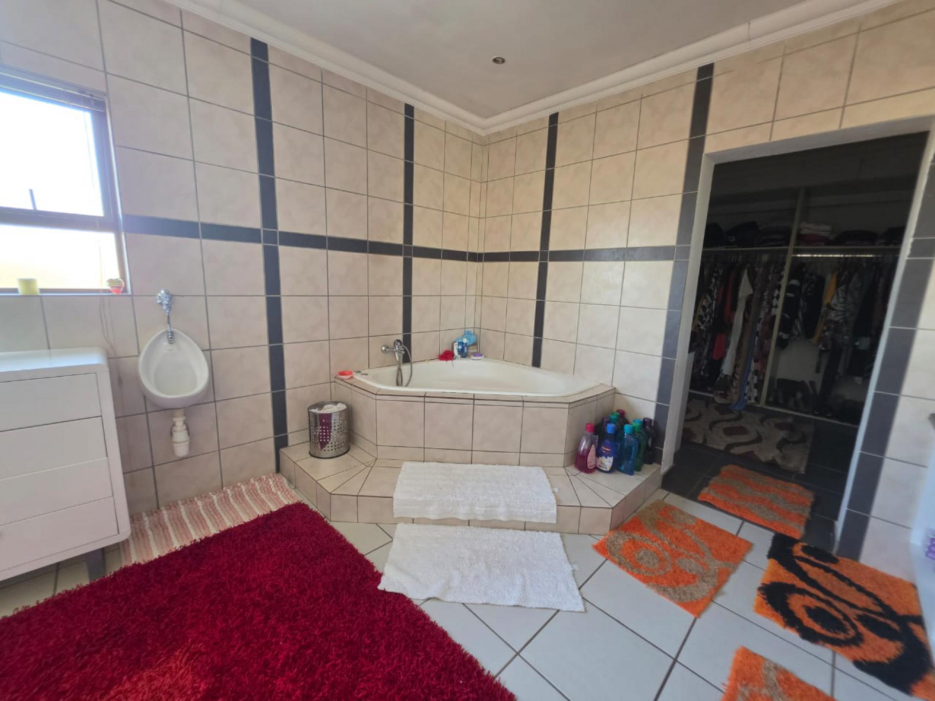  of property in Ninapark