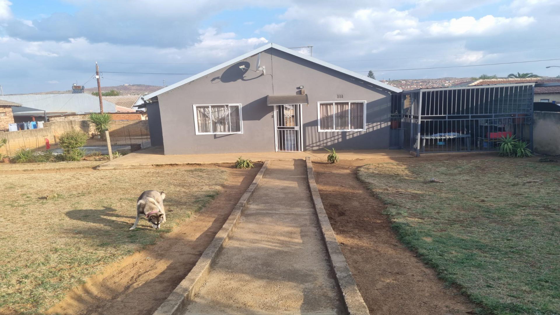 Front View of property in Lotus Gardens