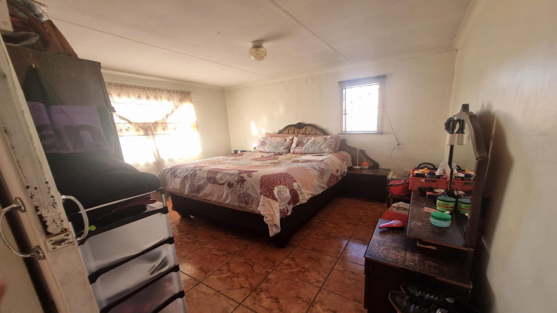 Bed Room 1 of property in Lotus Gardens