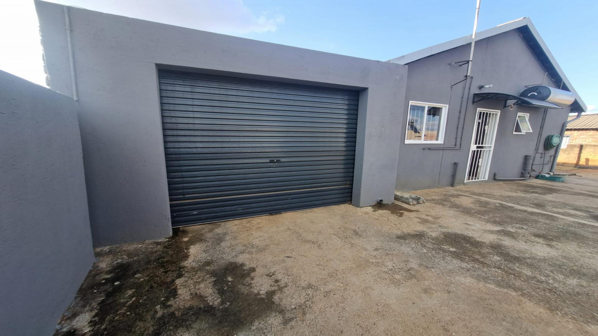 Garage of property in Lotus Gardens